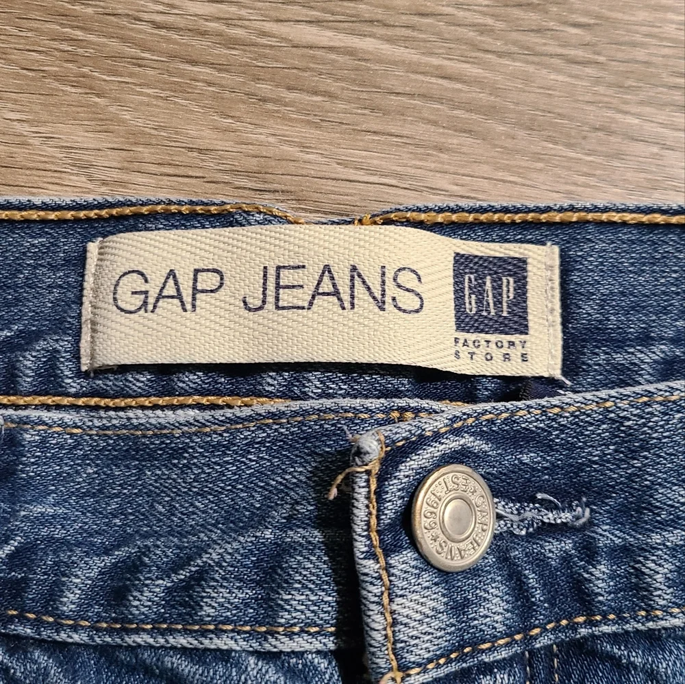 GAP women's Jean blue denim shorts Cut-Offs‎ size 4